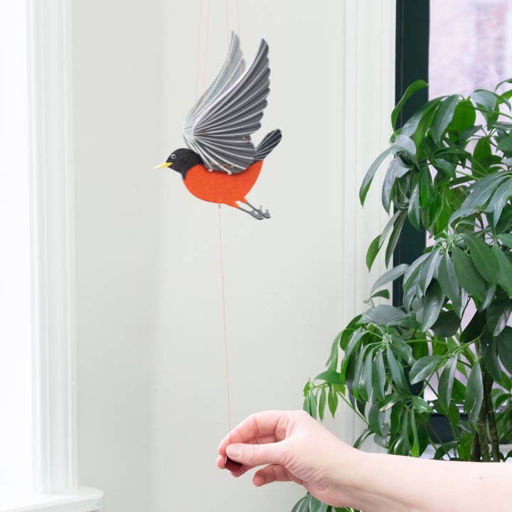 Tulia's Artisan Gallery - Wholesale Mobiel - Robin Bird Flying Mobile2