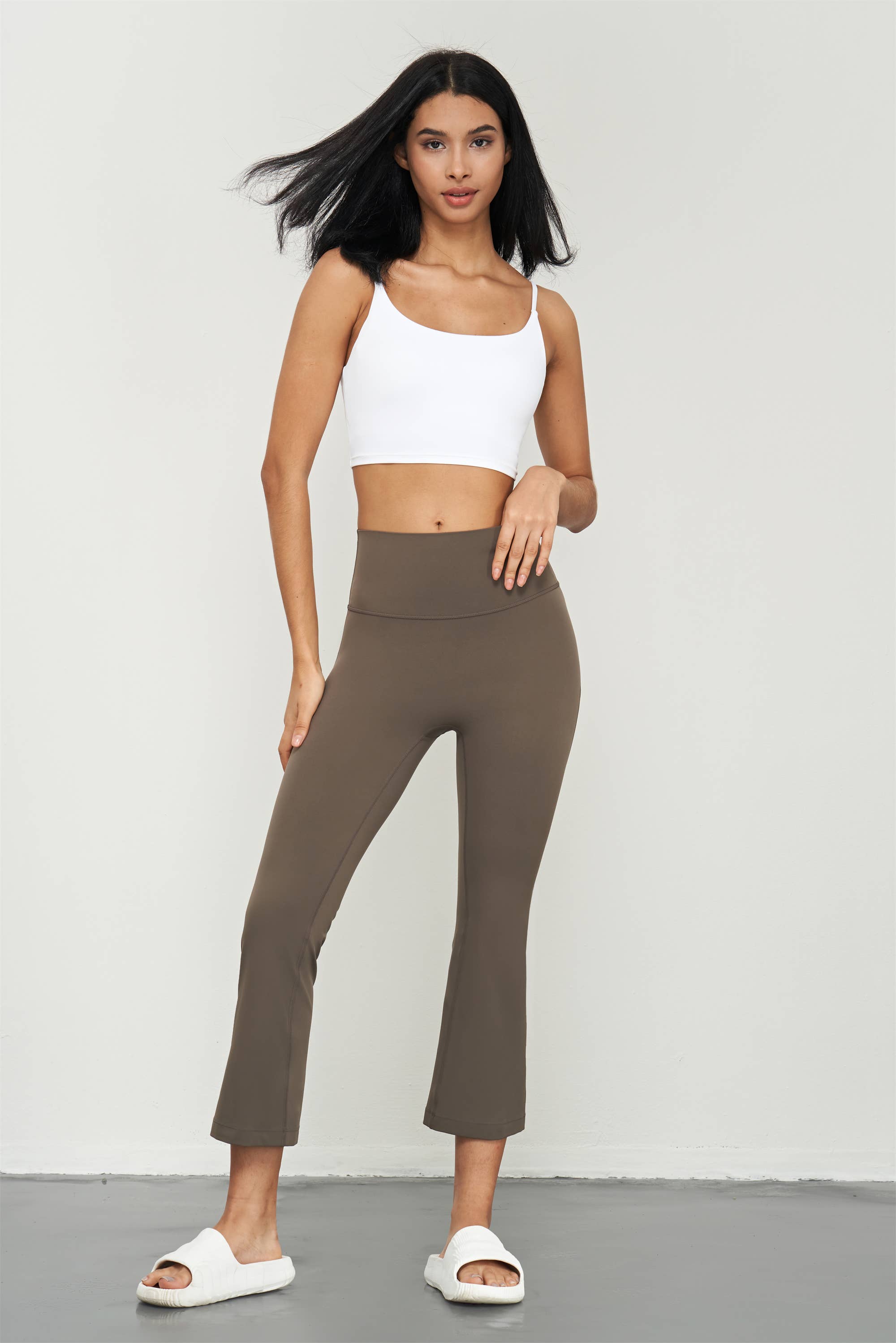 91thelabel - Vente Pantalon de sport – femme - Pantalon de yoga Zinnia Lycra® avec évasement à la cheville12