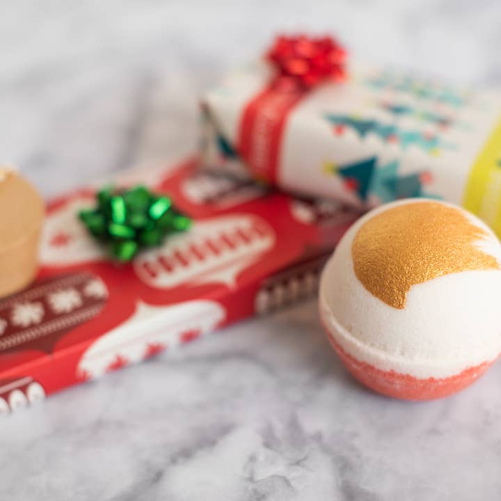 Cait + Co - Wholesale Bath Bomb/Fizz - Christmas - All is Bright Bath Bomb4