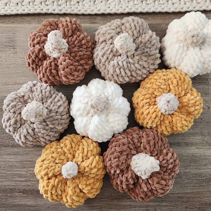 Naturalmarjory - Wholesale Decorative Tabletop Object - Crocheted Small Pumpkins - Cozy Autumn Decor1
