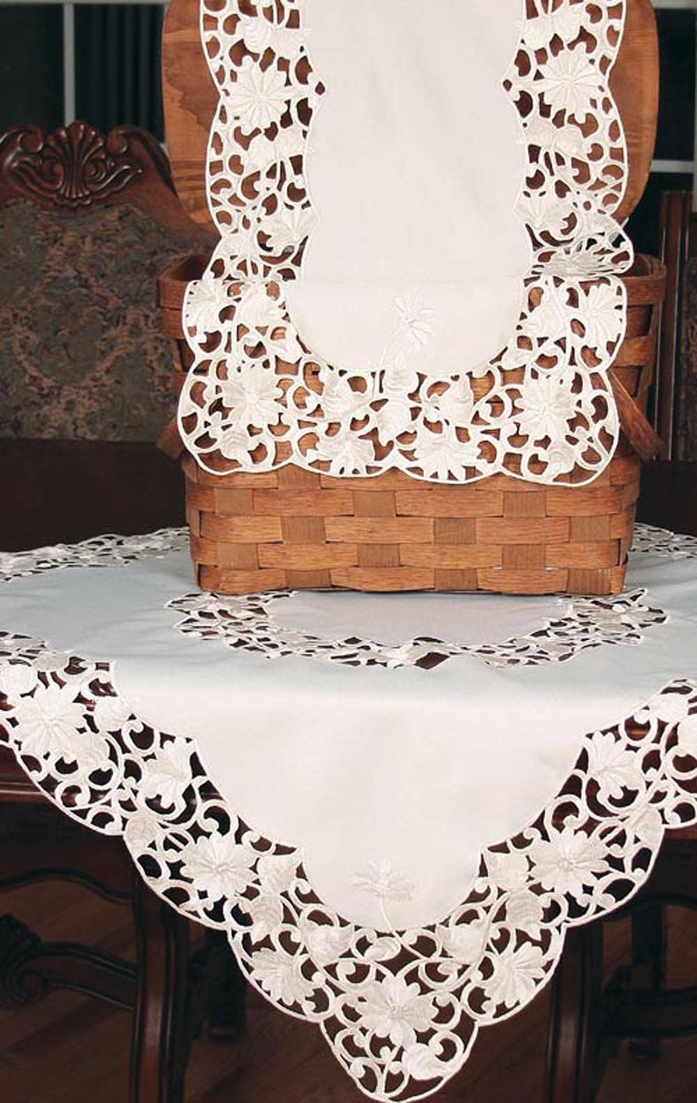 Xia Home Fashions & Manor Luxe – wholesale Placemat – Daisy Lace Embroidered Cutwork Placemats - Set of 42