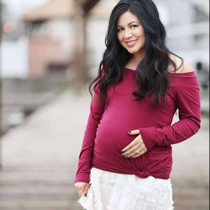 Cozy Burgundy Mammatröja för wholesale av to: little arrows