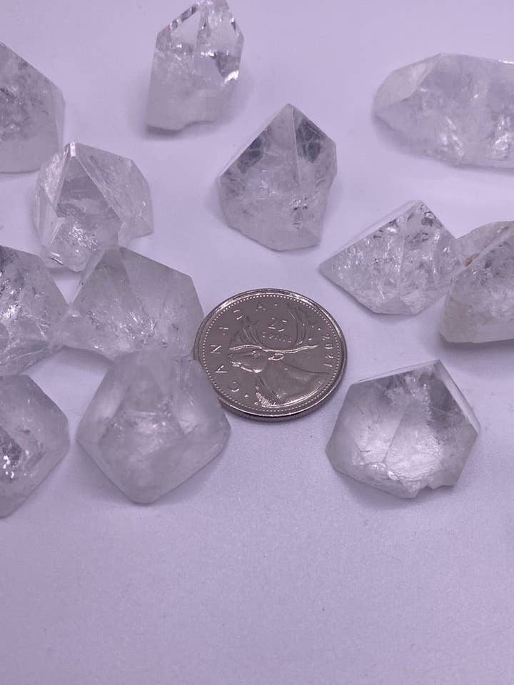 Pointes polies en apophyllite pour la vente par Moonbeam Healing