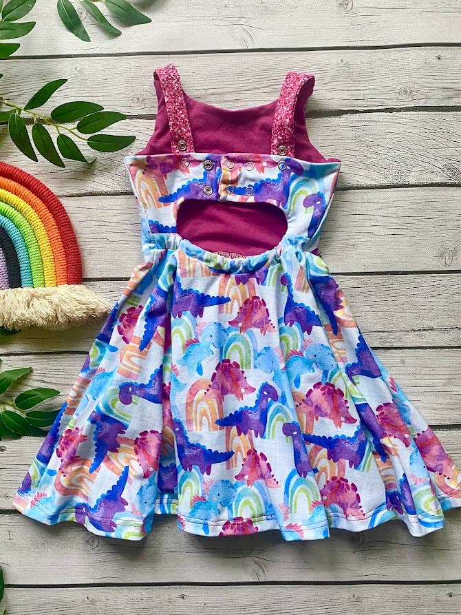 Rainbow Dinosaur åben ryg sommer twirl vokse med mig kjole for engroshandel hos Redeemed Made New