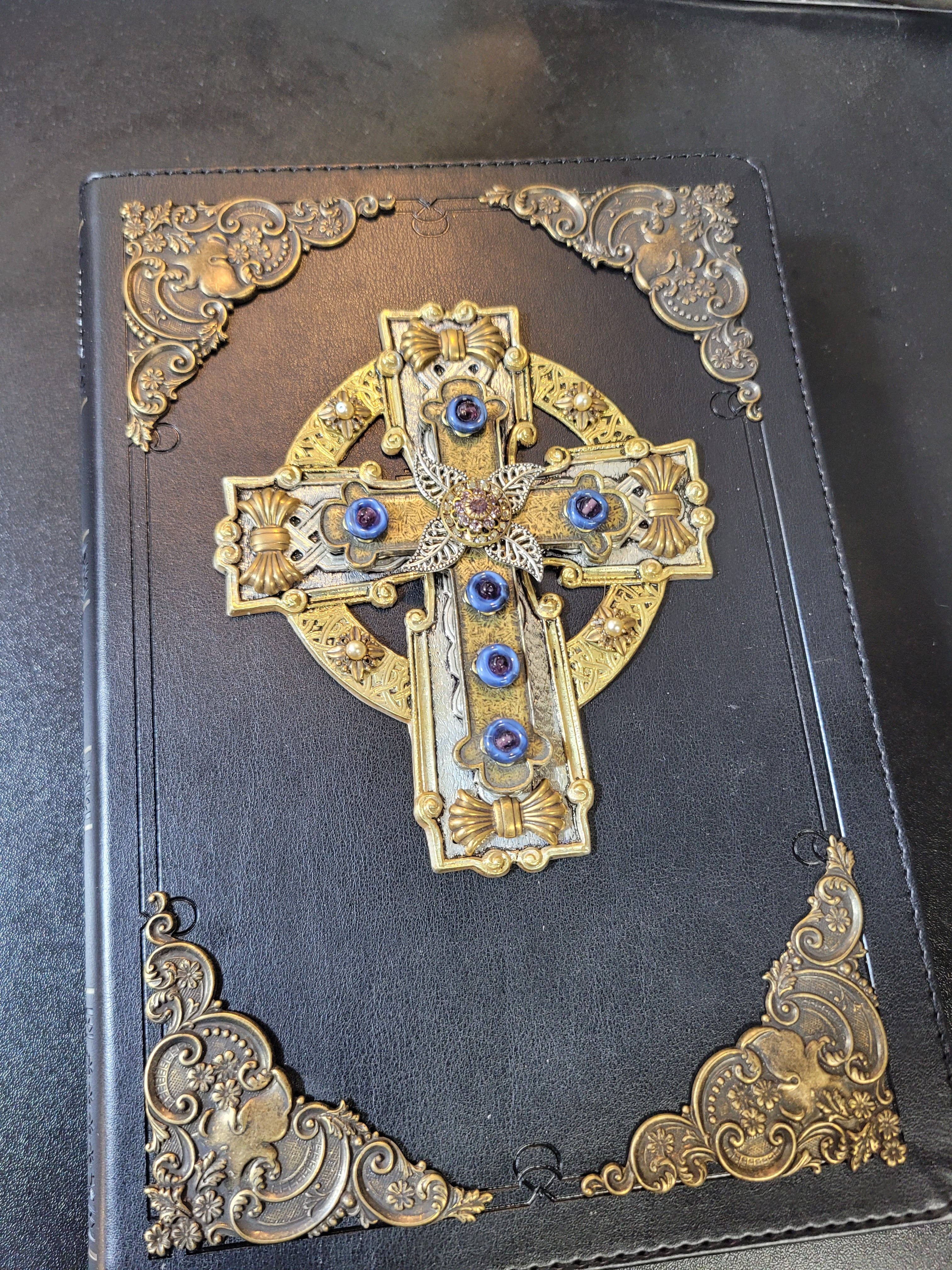 DeMartineau - Wholesale Religion Book - NABRE 24ct Gold Plated Celtic Cross Jeweled Bible-Black4
