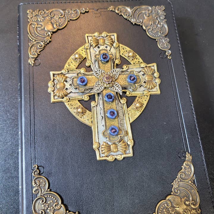 DeMartineau - Wholesale Religion Book - NABRE 24ct Gold Plated Celtic Cross Jeweled Bible-Black4