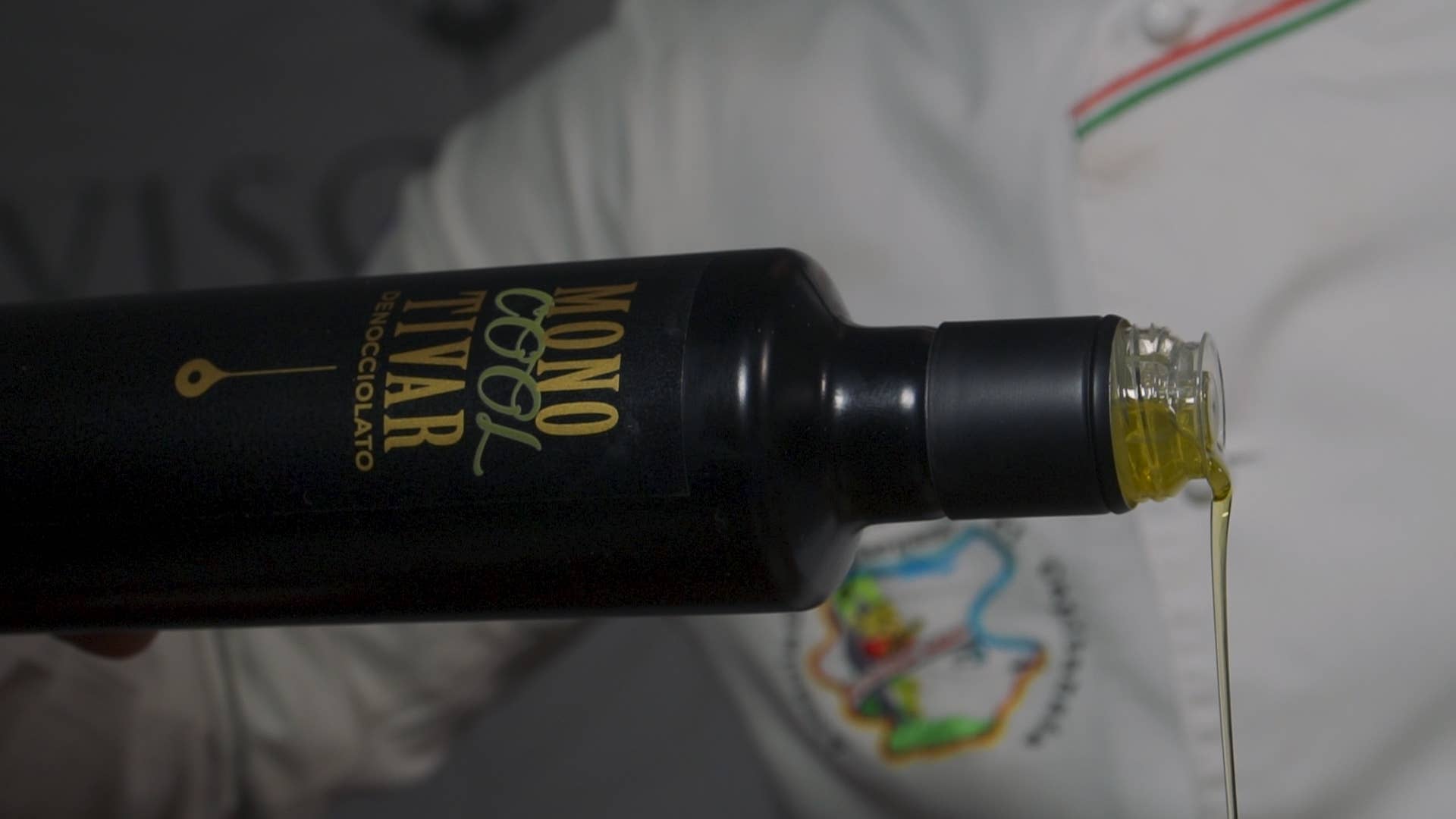 Visconti, Storie di Terra - Wholesale Olive Oil - MONOCOOLTIVAR Extra Virgin Olive Oil - Pitted 0.50l1