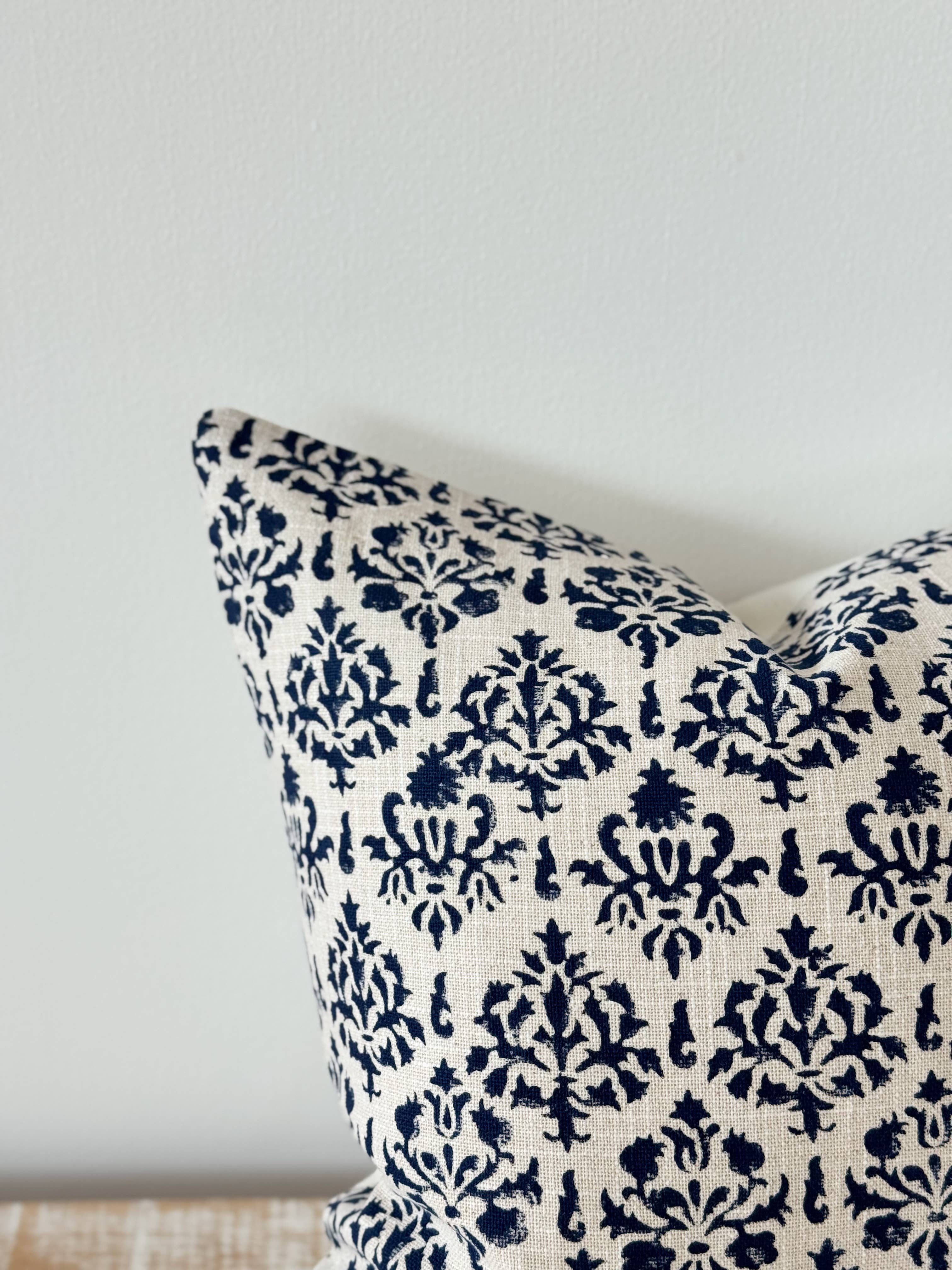 Ellenvale Trade – Engroshandel Pyntepudebetræk – Ivy Navy Print Pudebetræk 45 x 45 - 100% Bomuldsbetræk3