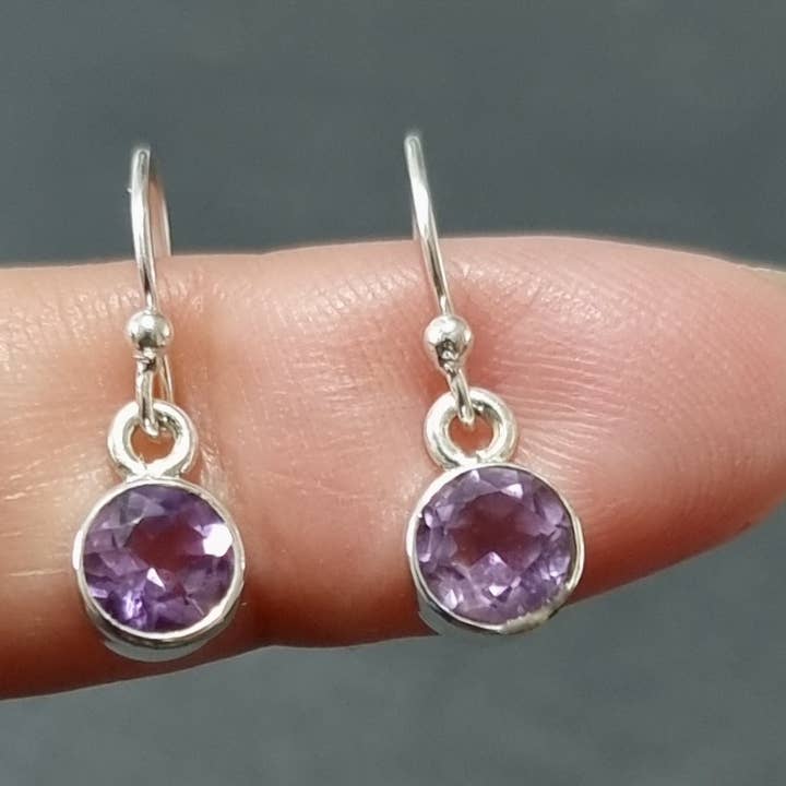 Små runda fasetterade ametistörhängen | 925 sterlingsilver för wholesale av Mistry Gems