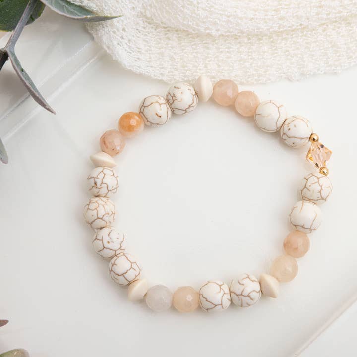 Bracelet d'Howlite beige et de quartz for wholesale by Bijoux Lyne Meikle