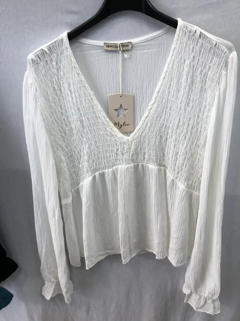 Mimi & Gogo - Wholesale Blouse - Women's - V-neck blouse with small smocking @23625_BlouseV5