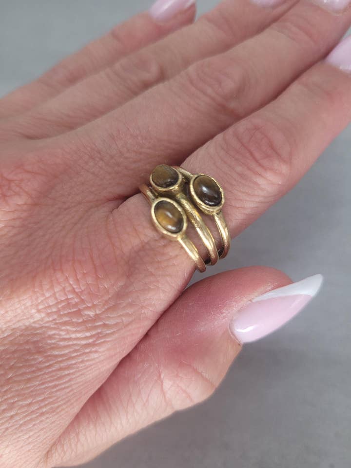 Goldener Multi-Stein Statement Ethno-Messingring für den Großhandel von Laboheme