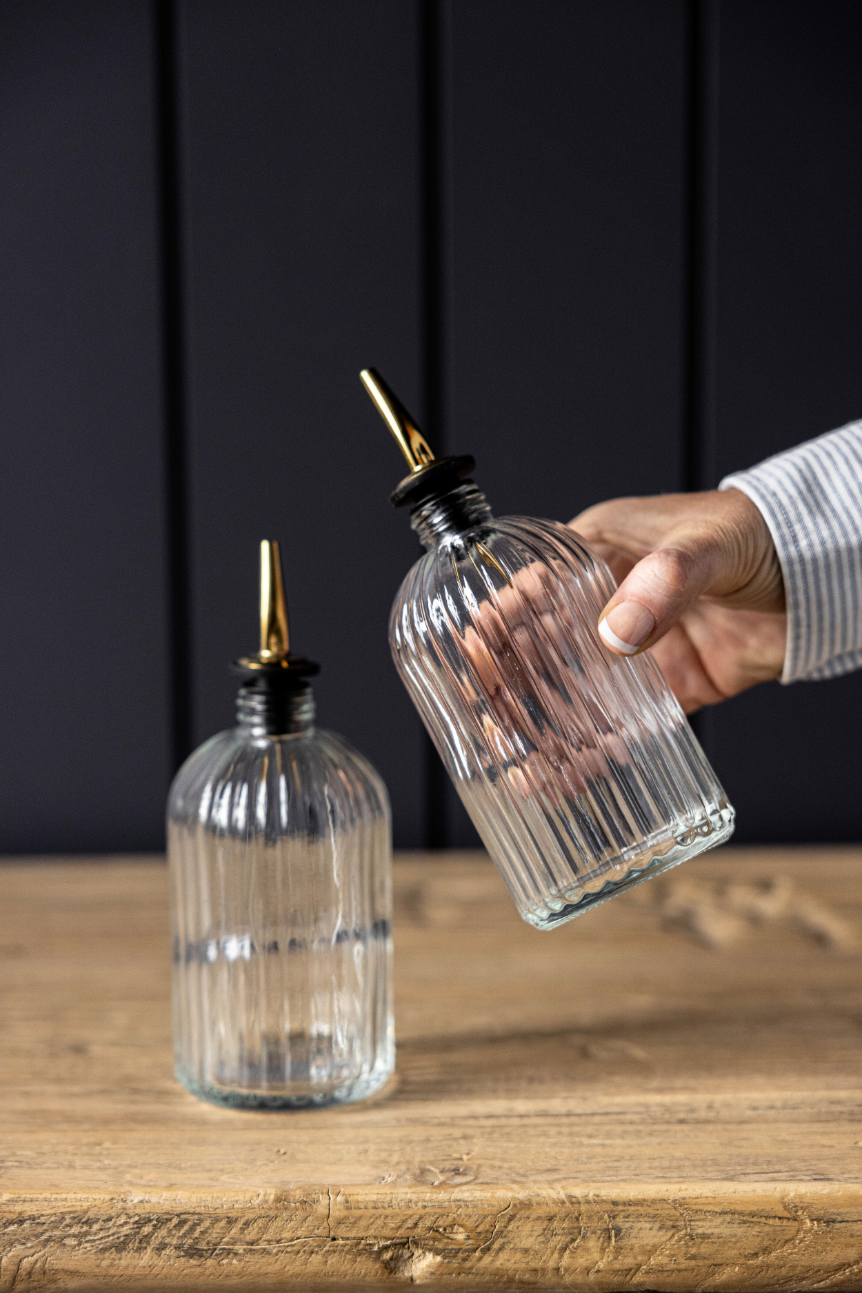 Luxe B Co - Wholesale Oil/Vinegar Dispenser -  Olive Oil & Vinegar Glass Scallop Fluted Bottles 3