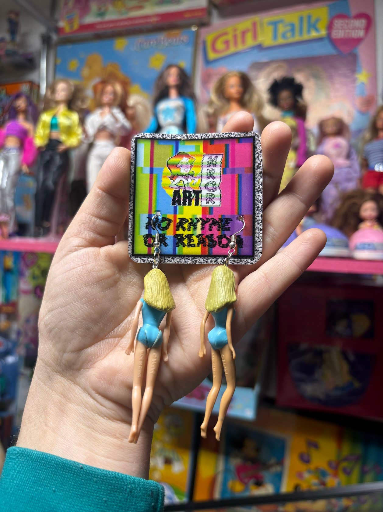 NO RHYME OR REASON ART – Brincos de argola por atacado – Brincos Malibu Barbie - Praia, Retro, Boneca Articulada2