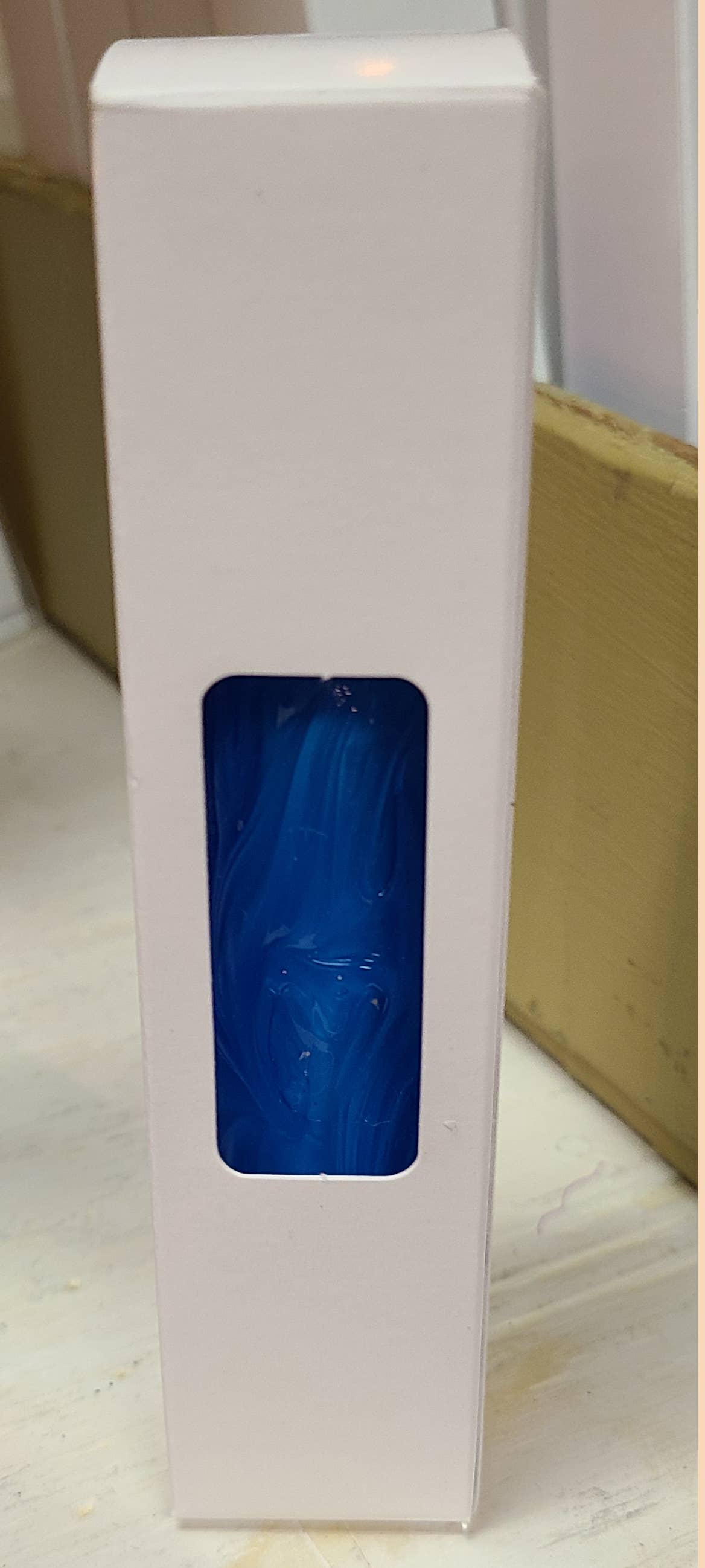 Vickie Jean's Creations Inc – Engroshandel Flammeløst stearinlys – Bevægelig Flamme Fjernbetjening Rød Scrooge Lysestage - Tapioka1