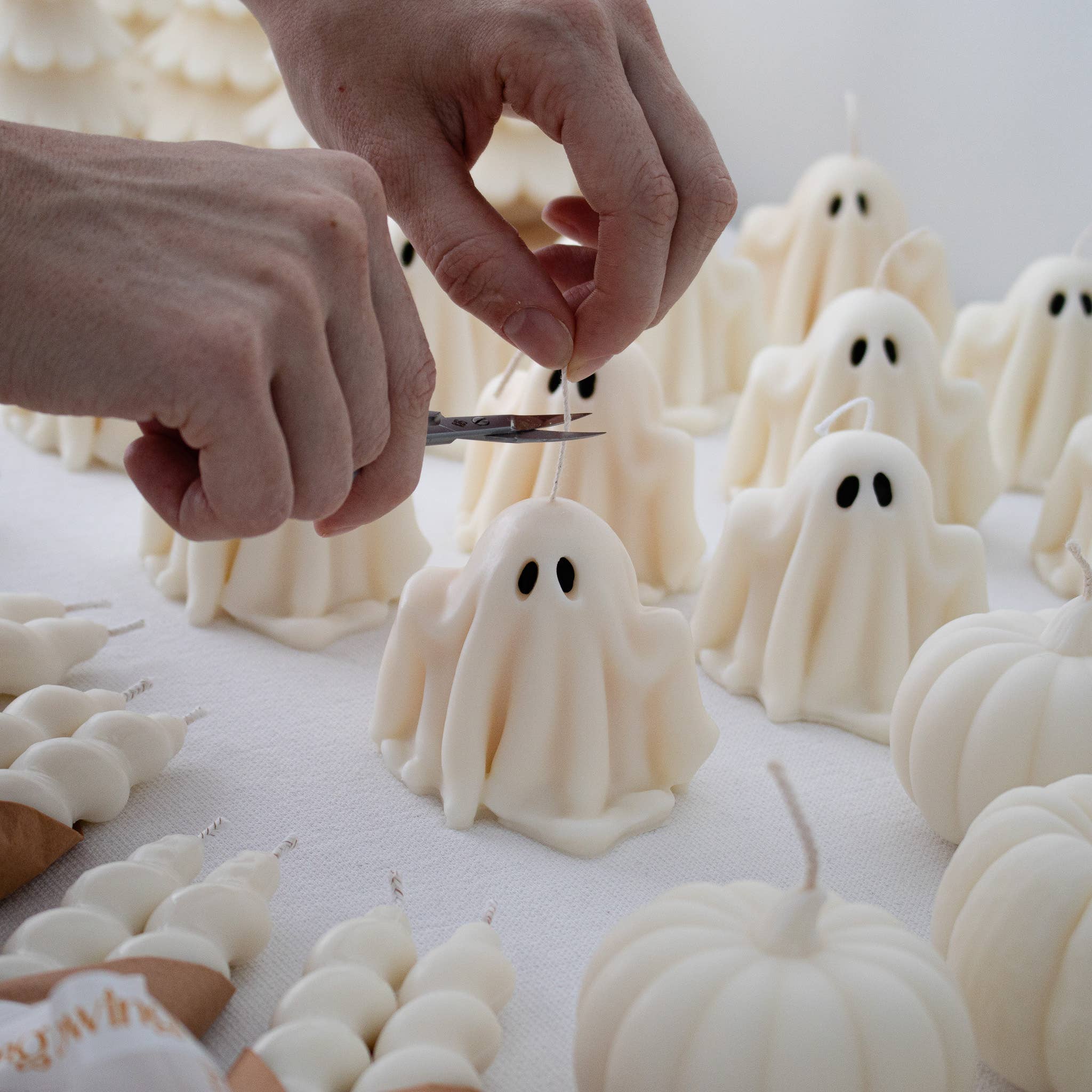 Glowing Harmony Candle Co - Vendita all'ingrosso Candele regalo - Candele Fantasma, Candela Spettrale di Halloween, Decorazione Autunnale1