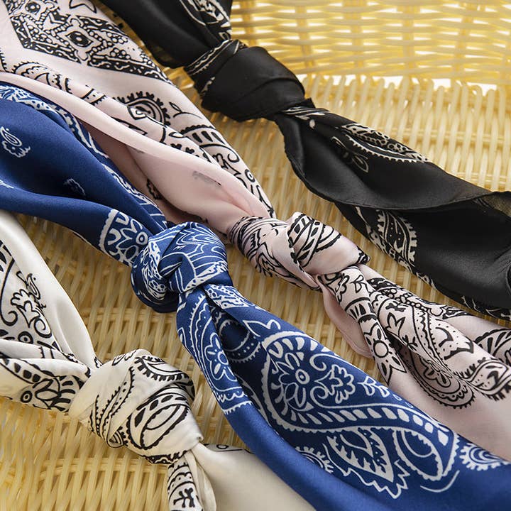 Funkyrel® Atzbranding Limited - Wholesale Scarf - Women's - Scarvii - Paisley Square Scarf - Made of Faux Silk