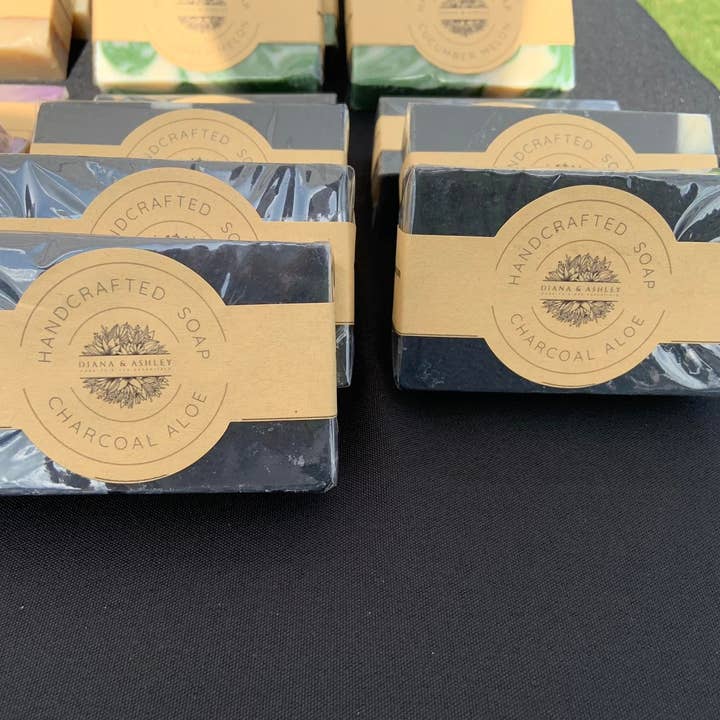 Charcoal Aloe Handgemachte Seife für den Großhandel von Diana and Ashley
