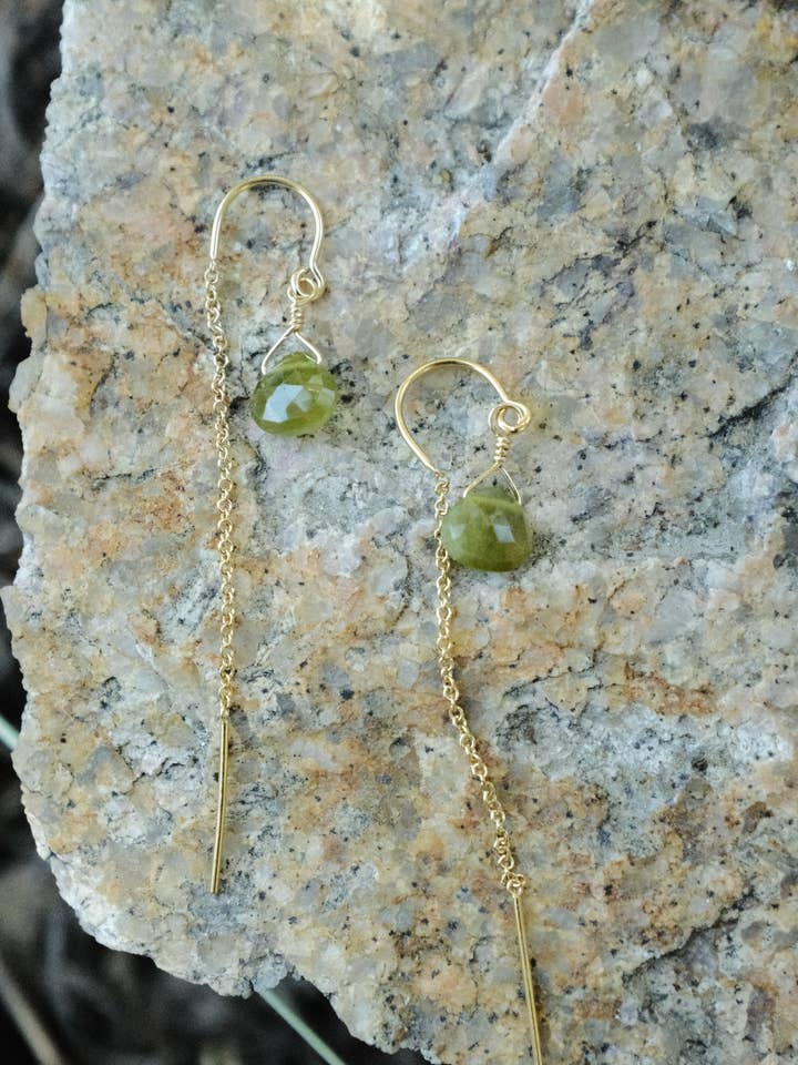 Ædelstens Trådøreringe - Grøn Granat for engroshandel hos Fout Jewelry Design