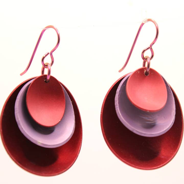 Assortiment de boucles d'oreilles à breloques pour la vente par Q3 Art Inc.