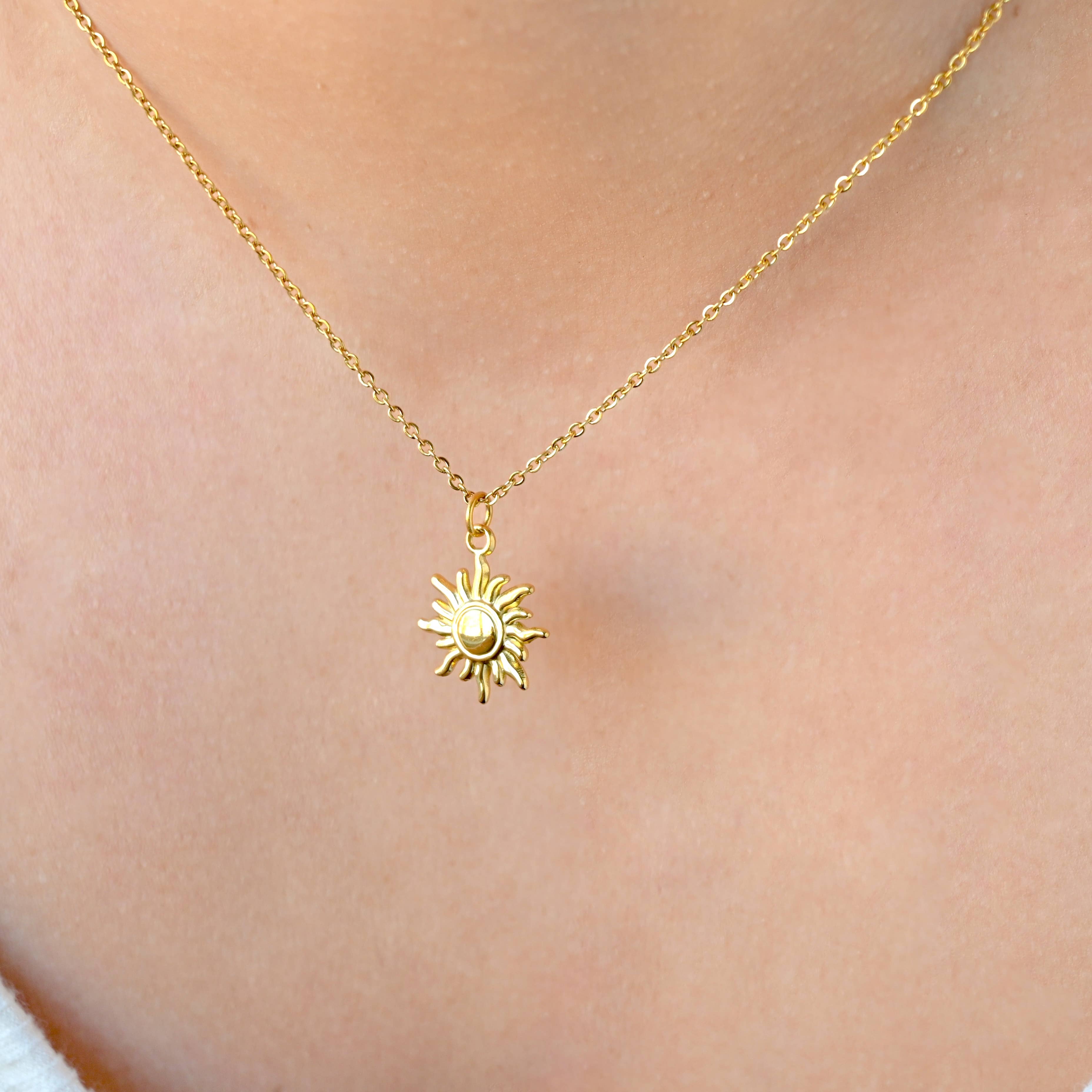 Blueyejewelry - Wholesale Pendant/Charm Necklace - Vintage Style Sun Necklace - Sun Burst Coin Necklace7