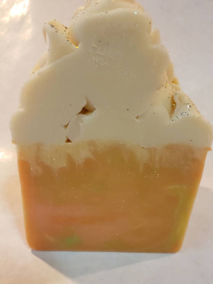 Savons à la crème et aux pêches pour la vente par Lala's Soaps
