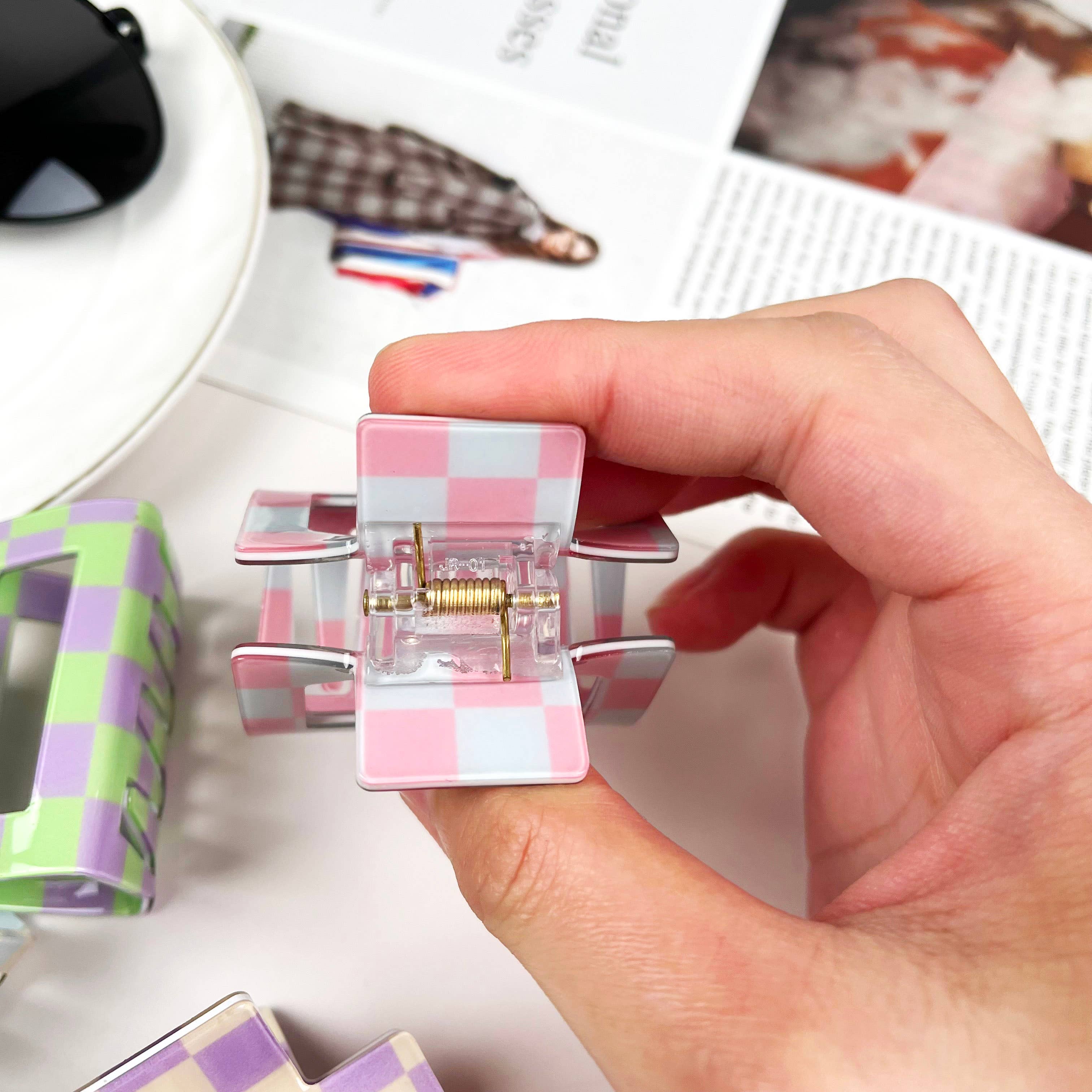 SoapElenGlen – Großhandel Haarclip – Damen – Bunte Schachbrett-Haarspange Kleine quadratische Krallenclips6