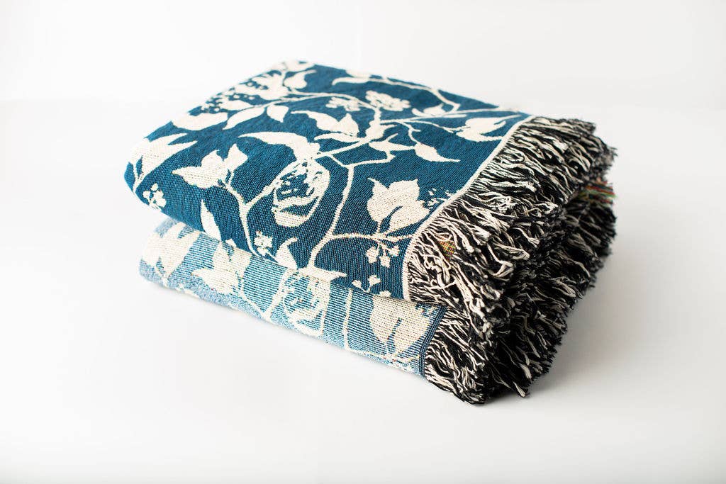 Kindly Woven - Vendita all'ingrosso Plaid - Coperta Wren – Tidesong - Collaborazione Artista – Frange – Prodotto negli USA3