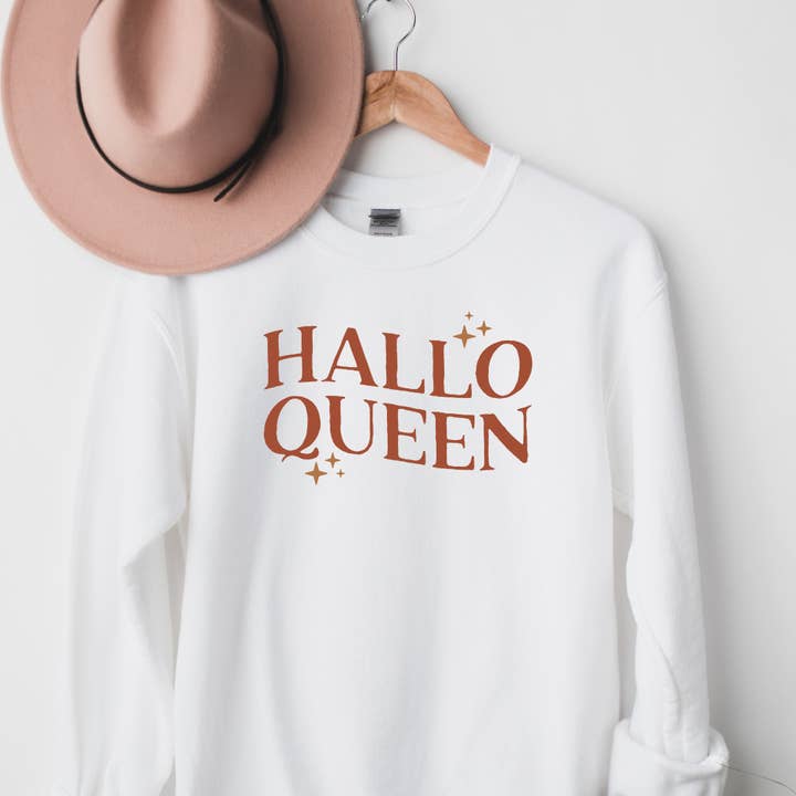 HalloQueen sweatshirt met grafische print, halloween-sweatshirt voor wholesale door Amber Marie Design