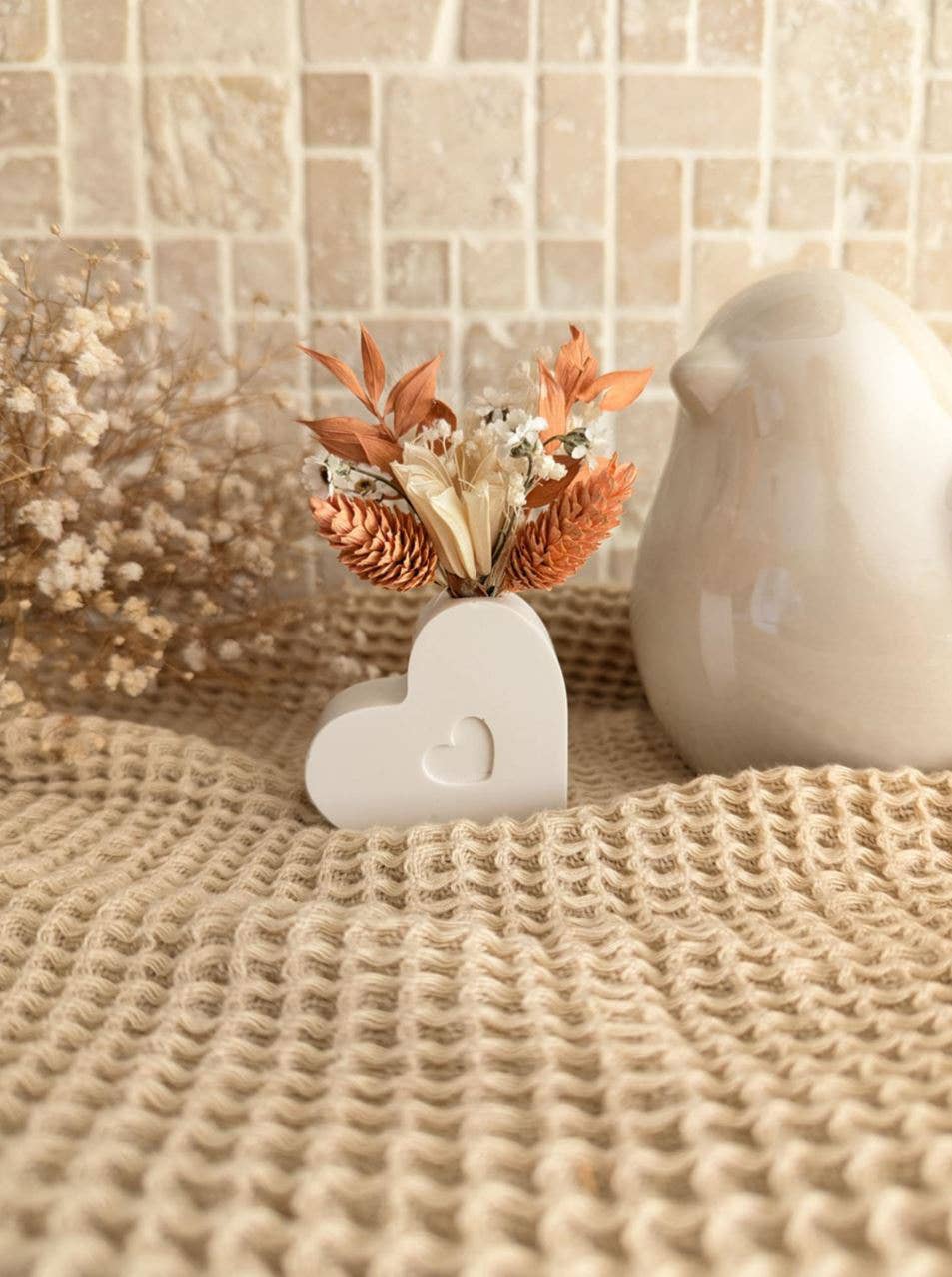 Maison Oline - Wholesale Decorative Tabletop Object - Jesmonite Heart + Dried Flowers8
