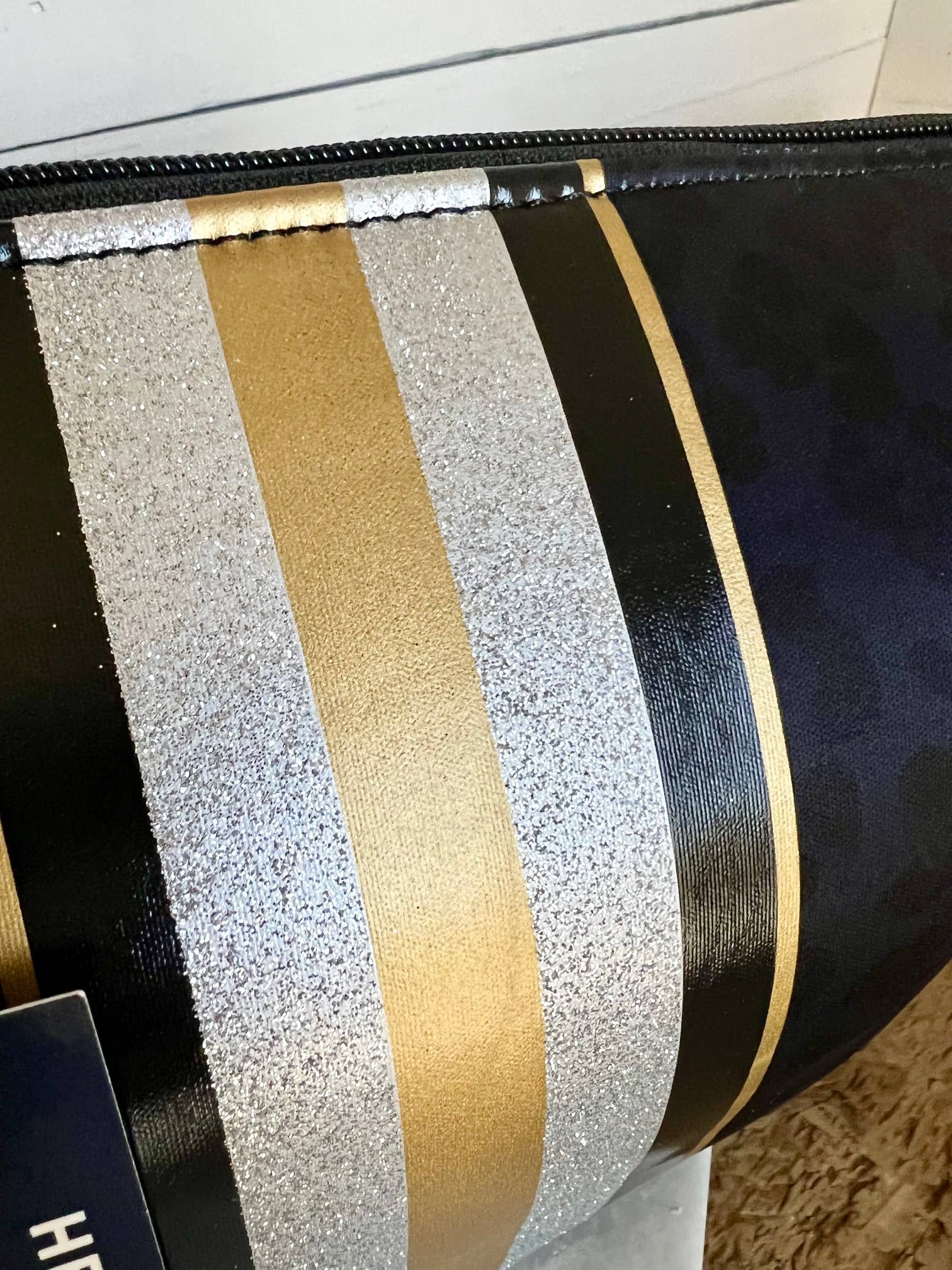 TAYLOR GRAY - Wholesale Tote Bag - Women's - The Lizzy Neoprene Tote | shoptaylorgray2