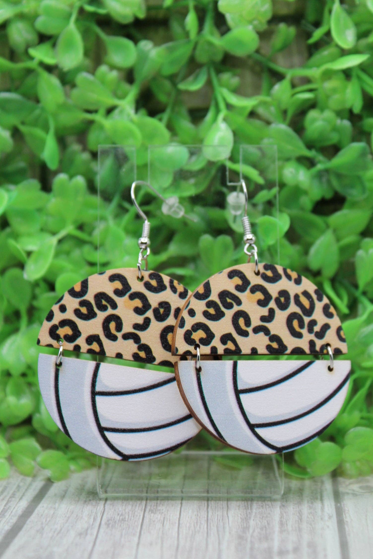 Hylidae Boutique – Engroshandel Hængeøreringe og creoløreringe – Volleyball & Leopard Split Dingleøreringe