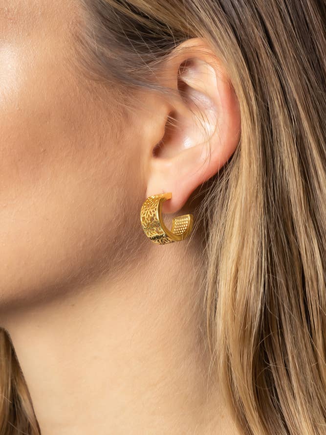 Brincos Pavimentados PostCz Mergulhados em Ouro 14K por atacado de Hana