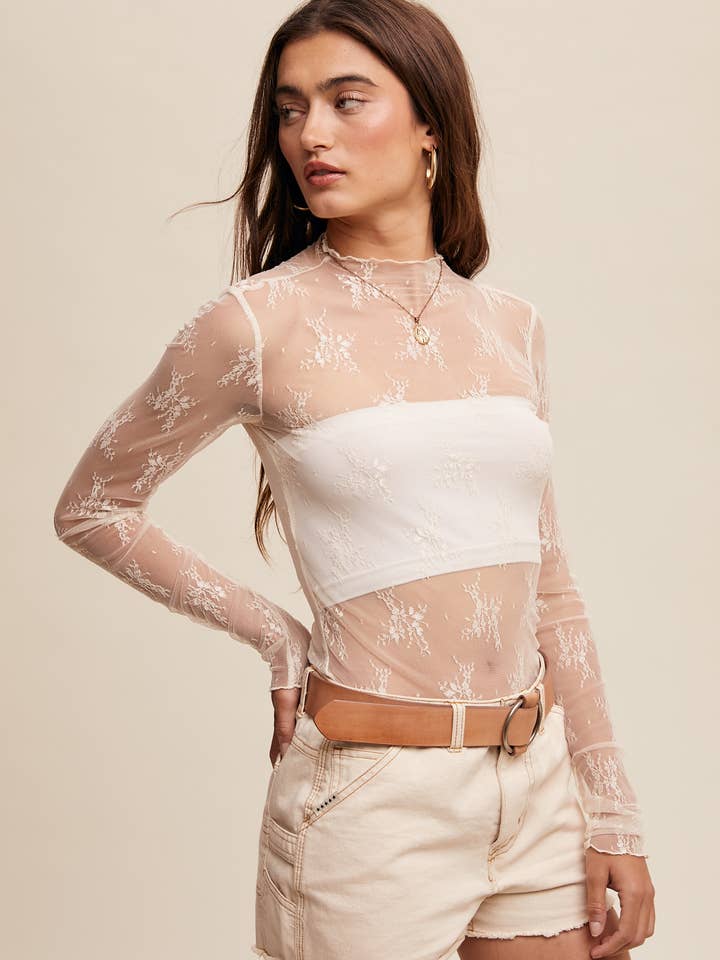 Haut à manches longues en dentelle transparente pour la vente par Listicle