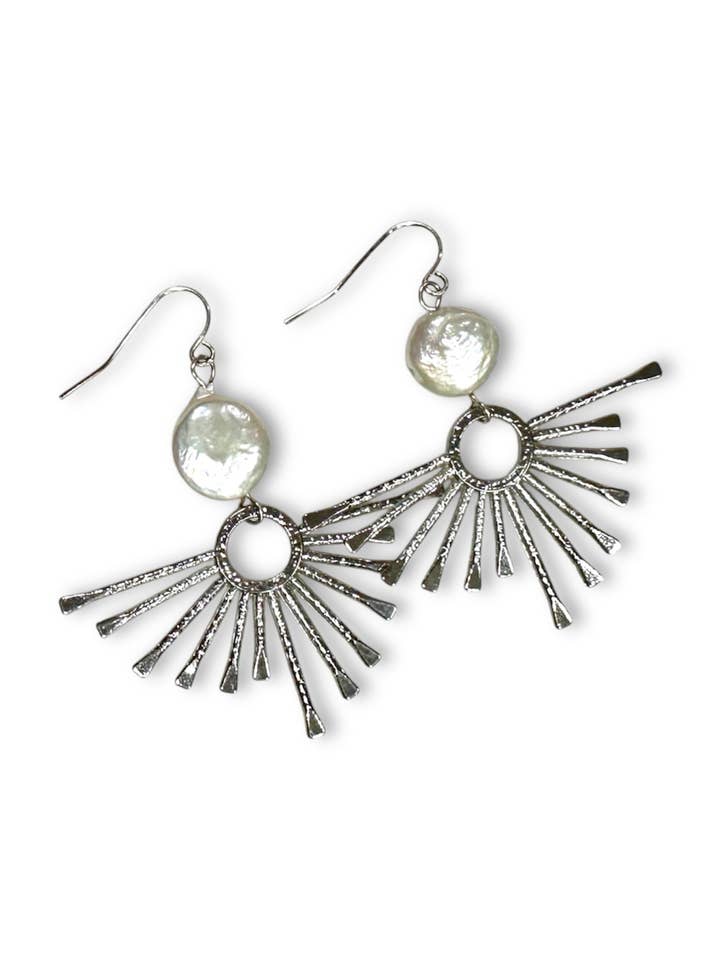 Ferskvandsmønt Sol Perleøreringe for engroshandel hos Lynnmade