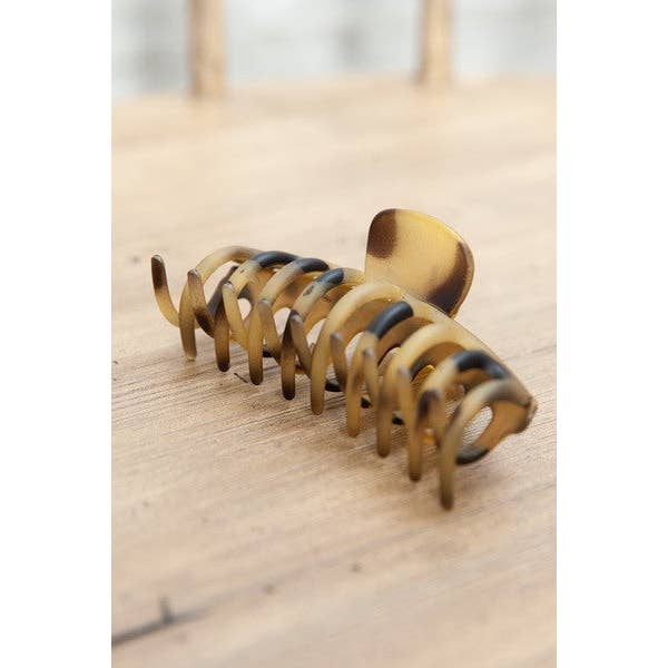 JOSSLYN by wall to wall - Wholesale Hair Clip - Women's - MATTE TORTOISE HAIR CLAW CLIPS | 40H500