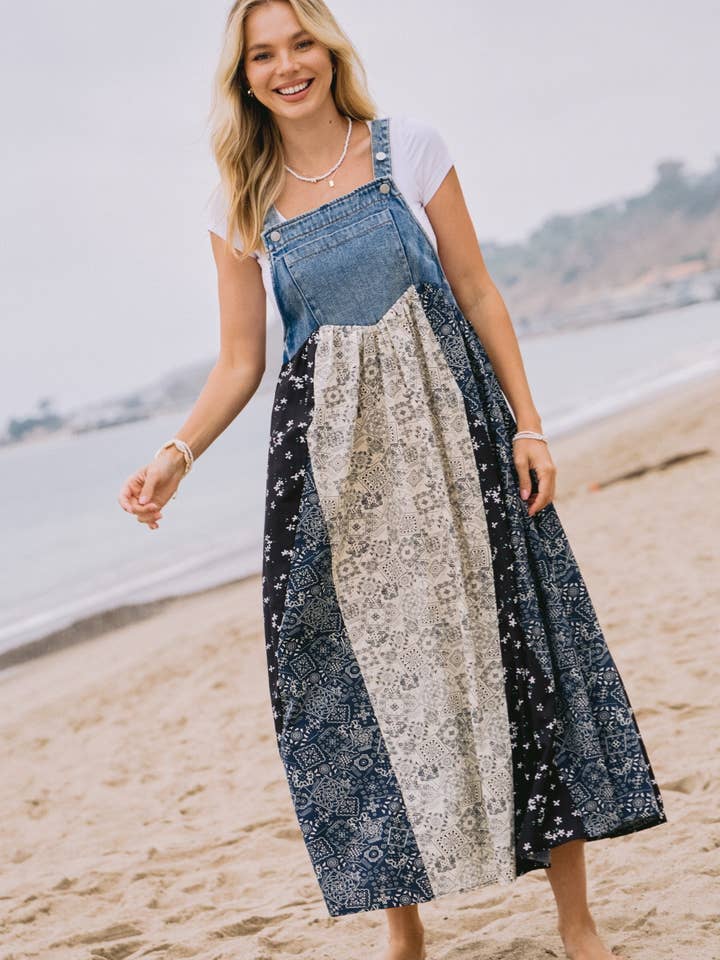 Washed denim tuinbroekjurk met patchworkrok en zak voor wholesale door Oddi