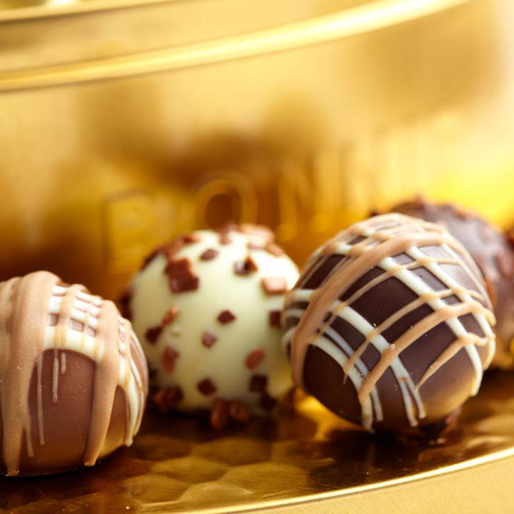 Bonnie & Pop - Wholesale Chocolate Box - Sweet Treats Wreath