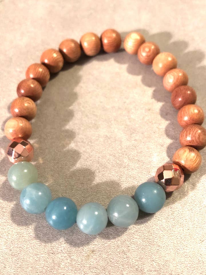 Bracelet diffuseur en amazonite et bois de rose de 8 mm pour la vente par Inspiration Beads