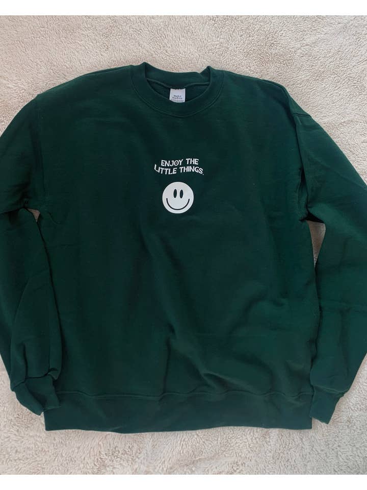 Rad Vibes Only – Engroshandel Grafisk Sweatshirt - Dame – Nyd de små ting Smiley Happy Fun Crewneck Sweatshirt2