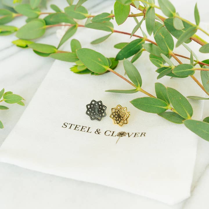 Steel & Clover – wholesale Solitärörhängen – Peony Stud örhänge3