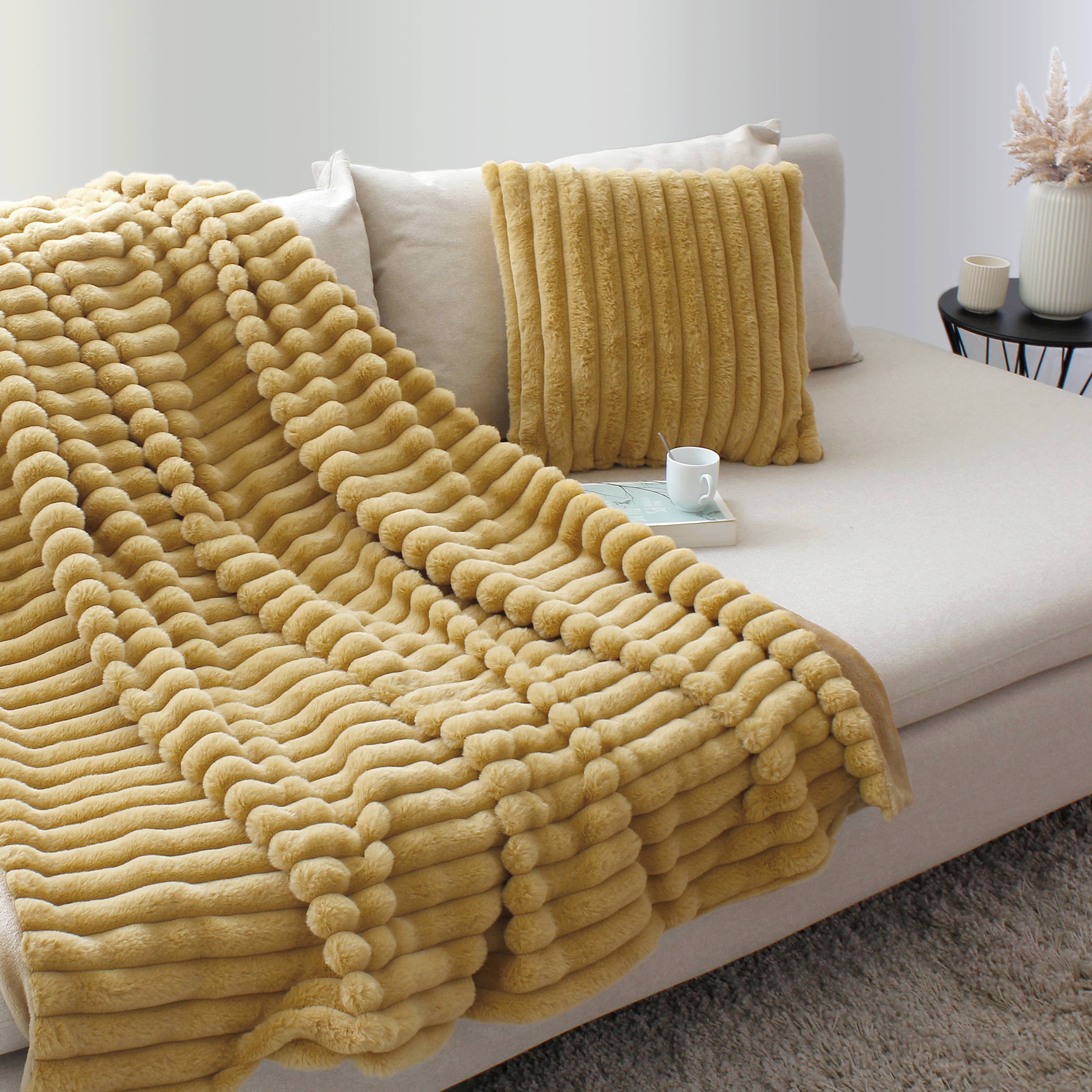 DECOSTARS - CmaDECO – Großhandel Überwurfdecke – Kunstfell-Plaid mit Flanellfutter, 125 x 150 cm, Matisse1