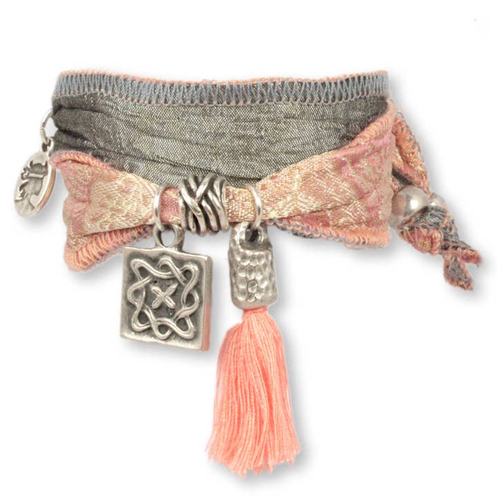 Flamingo Infinity Amulet - Armreif aus indischen Saris für den Großhandel von Anísch de la Cara