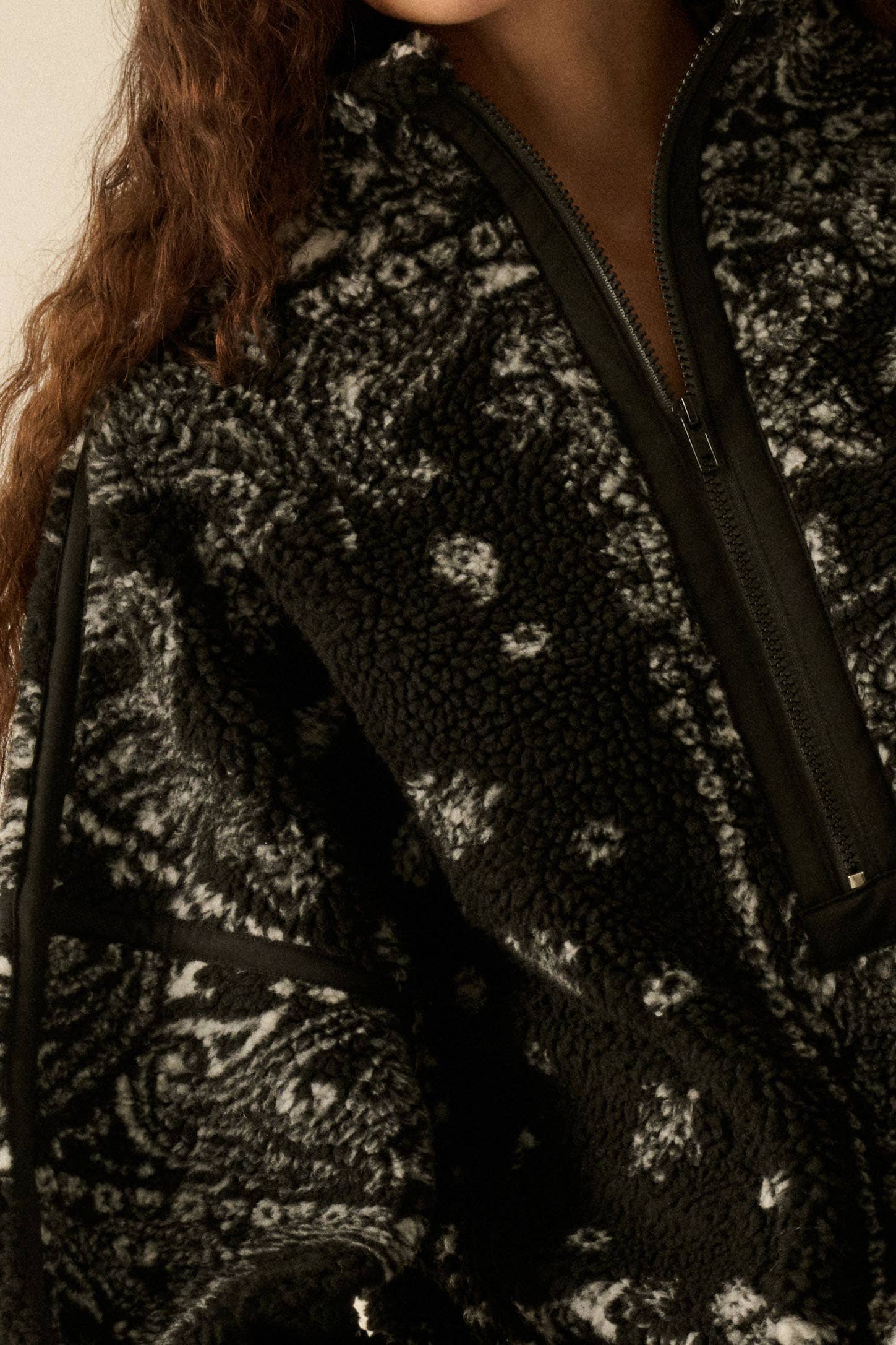 Promesa USA – wholesale Jacka - Dam – Pulloverjacka i sherpafleece med abstrakt blomtryck och halvlång dragkedja7