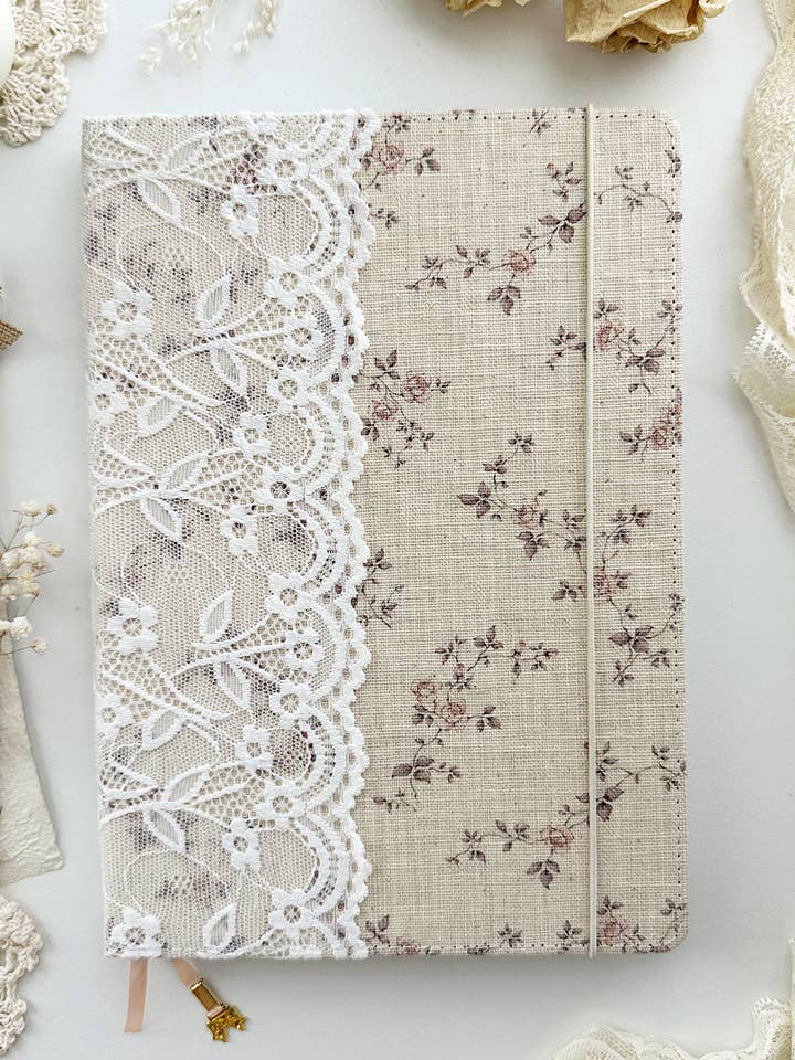 Quaderno rosa e pizzo 160 gsm | Formati A5 e B5 per la vendita all'ingrosso da parte di leelajournals