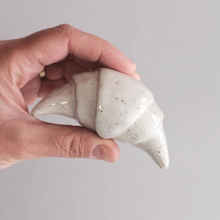 croissant blanco - esculpido a mano, gres para venta al por mayor de FHAR Studio