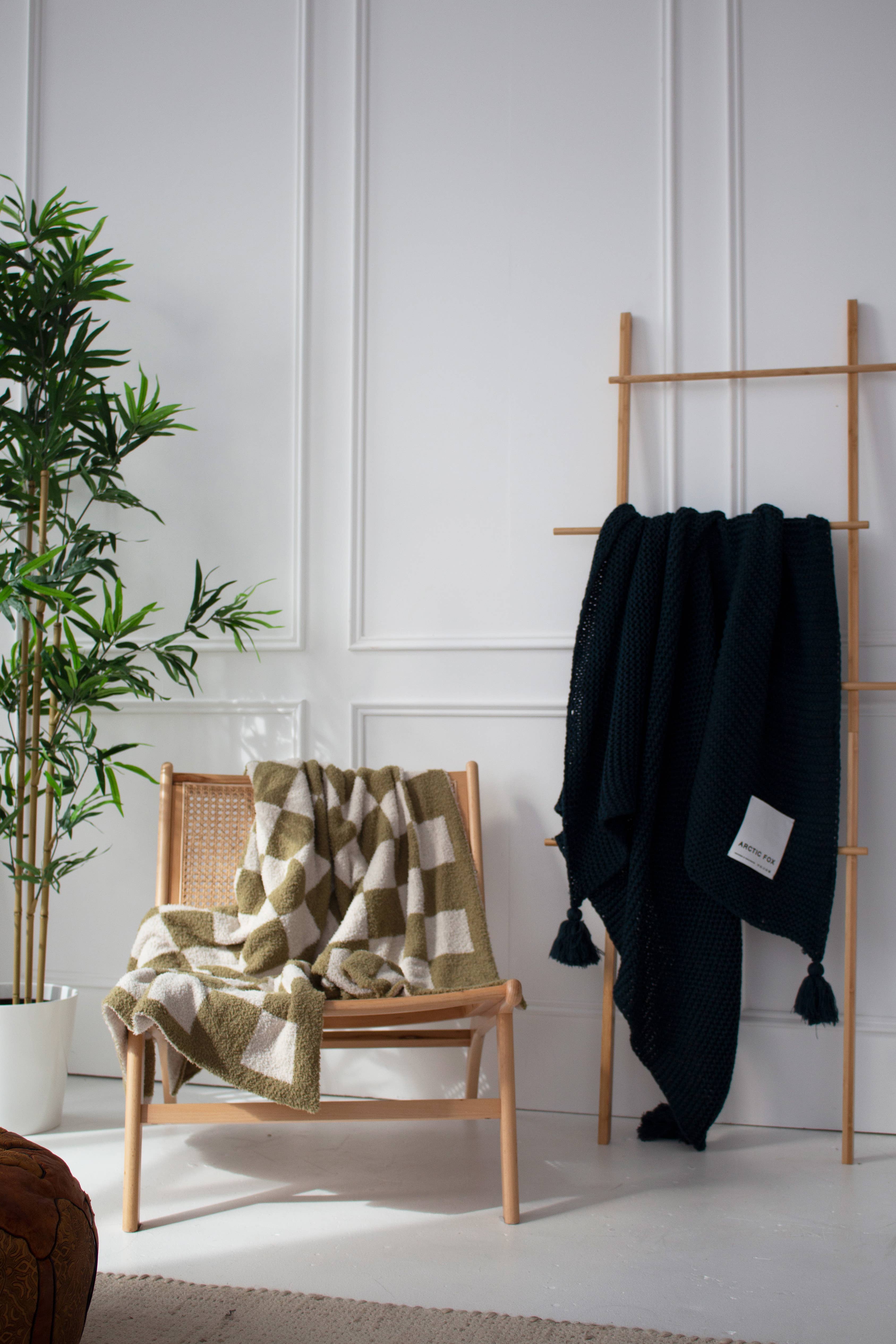 ARCTIC FOX & CO. - Wholesale Throw Blanket - The Teddy Throw - 100% Recycled - Khaki Check - AW253