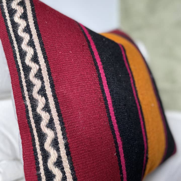 Tamegrouteshop - Wholesale Throw/Decorative Pillow - Kelim kussen zwart/roze/oaker1