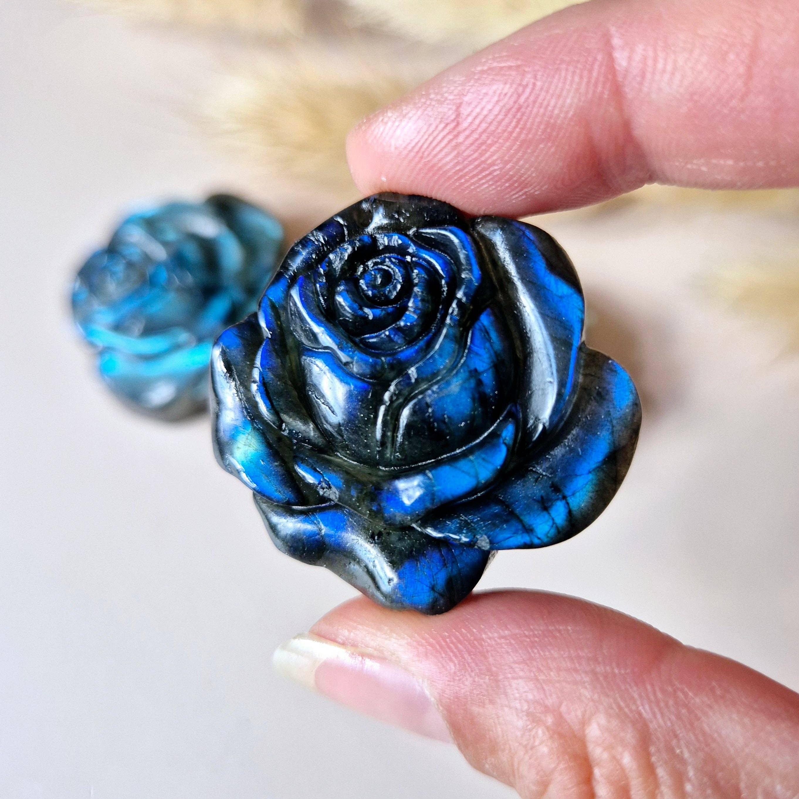 Moonlight Gemstones - Vente Pierre et cristal de spiritualité - Labradorite Rose – Sculpture en pierre précieuse avec éclat (3,7 cm)1