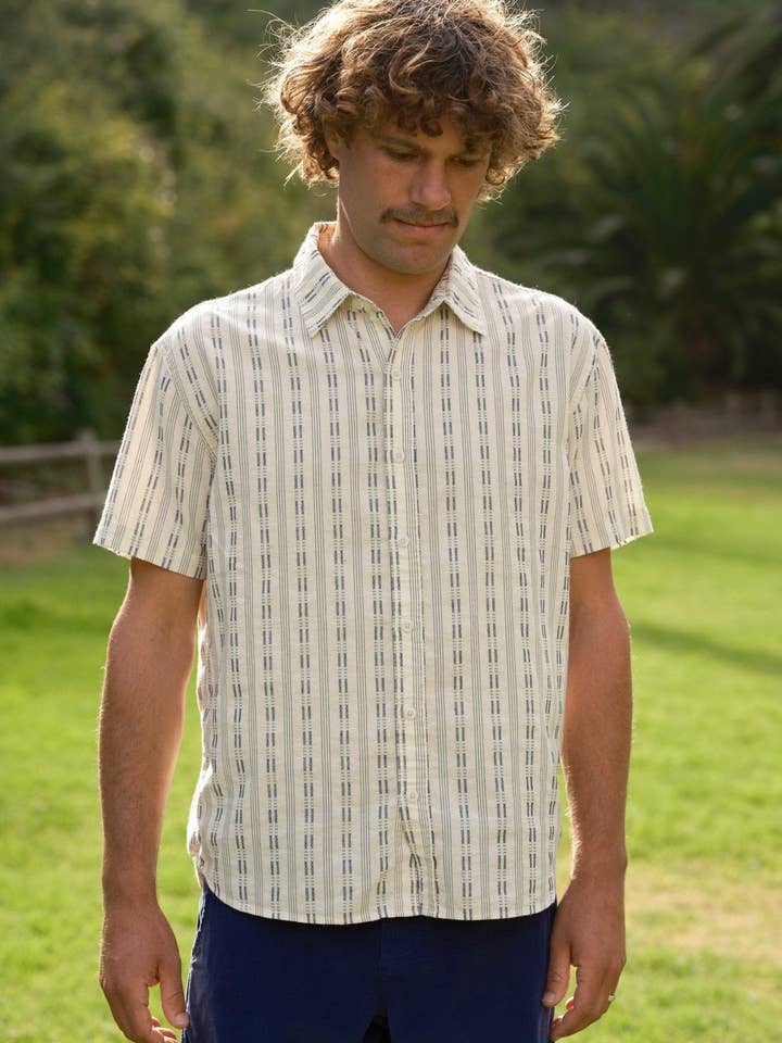 Chemise d'été pour la vente par Mollusk